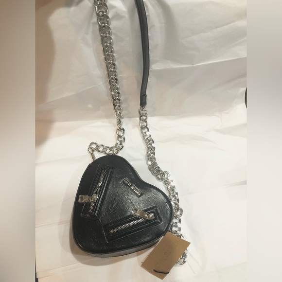 Steve Madden black crinkled zippered heavy chain heart shaped crossbody‎ bag new - Picture 15 of 17
